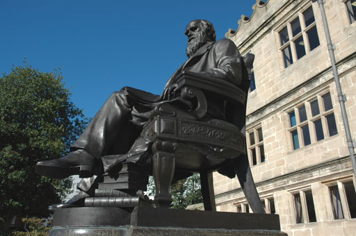 Darwins Denkmal in Shrewsbury
